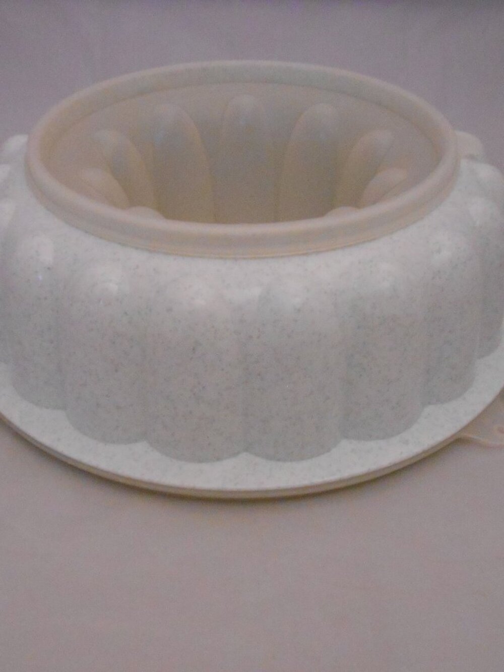 Tupperware Speckled Gray Bundt Cake Pan/Jello Mold, 3 Piece Set, Baking, Storage